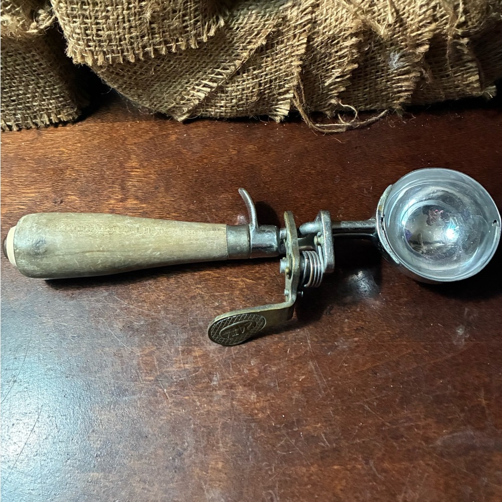 Vintage Benedict Indestructo Ice Cream Scoop with Wooden Handle